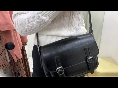 ❤️ Јавна мастурбација на младата кучка FeralBerry со дилдо во фитинг просторијата Секс видео на mk.dreamlandpassionjourney.ru ❌